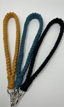 Van Isle Macrame | Wristlet